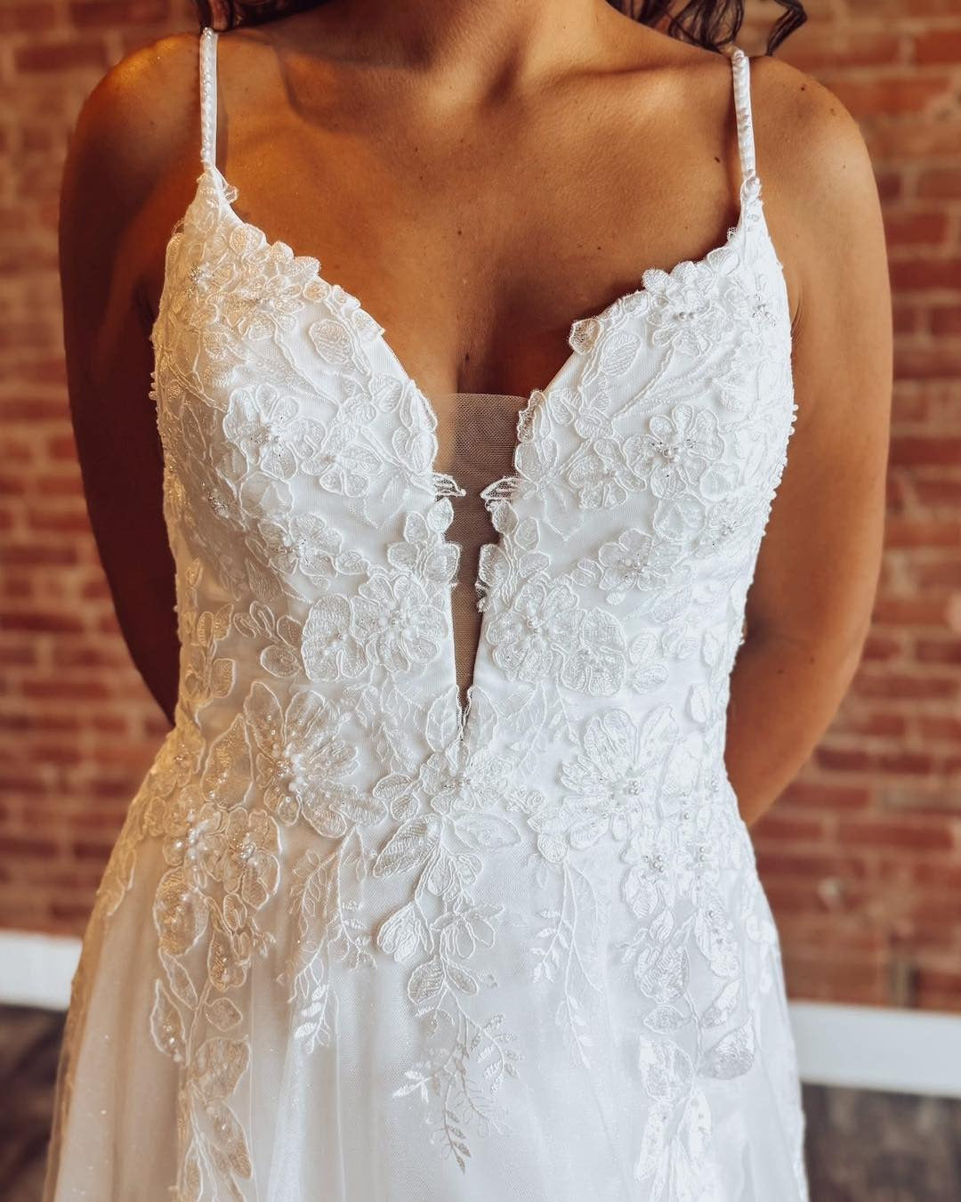 A Line Beach Wedding Dresses for Women Tulle Appliqued Boho V Neck Bridal Gowns HE1128