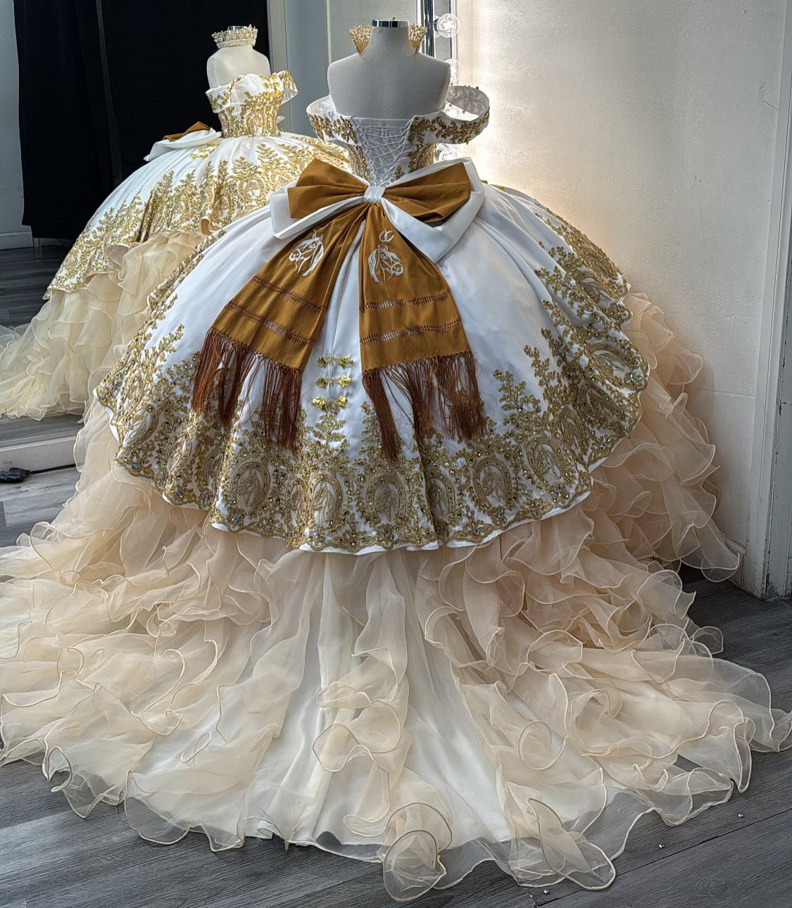 Off Shoulder Champagne Tulle Ruffles Lace Beaded Quinceanera Dresses for Sweet 16 HE933
