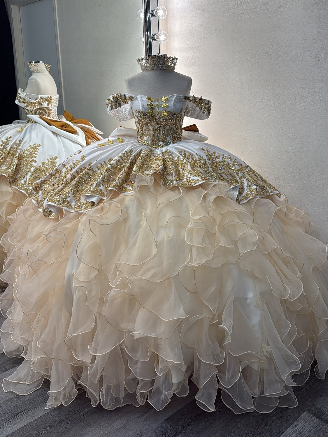 Off Shoulder Champagne Tulle Ruffles Lace Beaded Quinceanera Dresses for Sweet 16 HE933