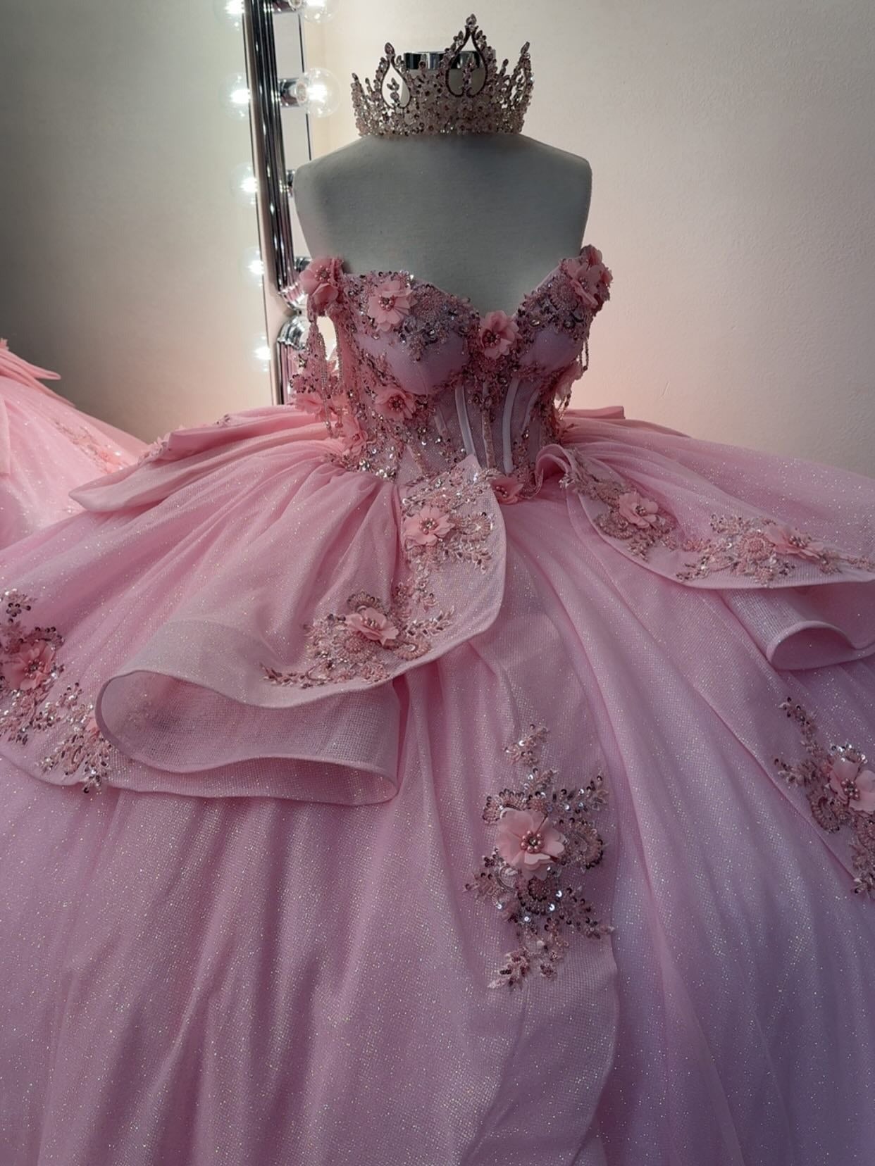 Luxury Tulle Lace Ruffle Beaded Princess Quinceanera Dresses for Sweet 16 HE930