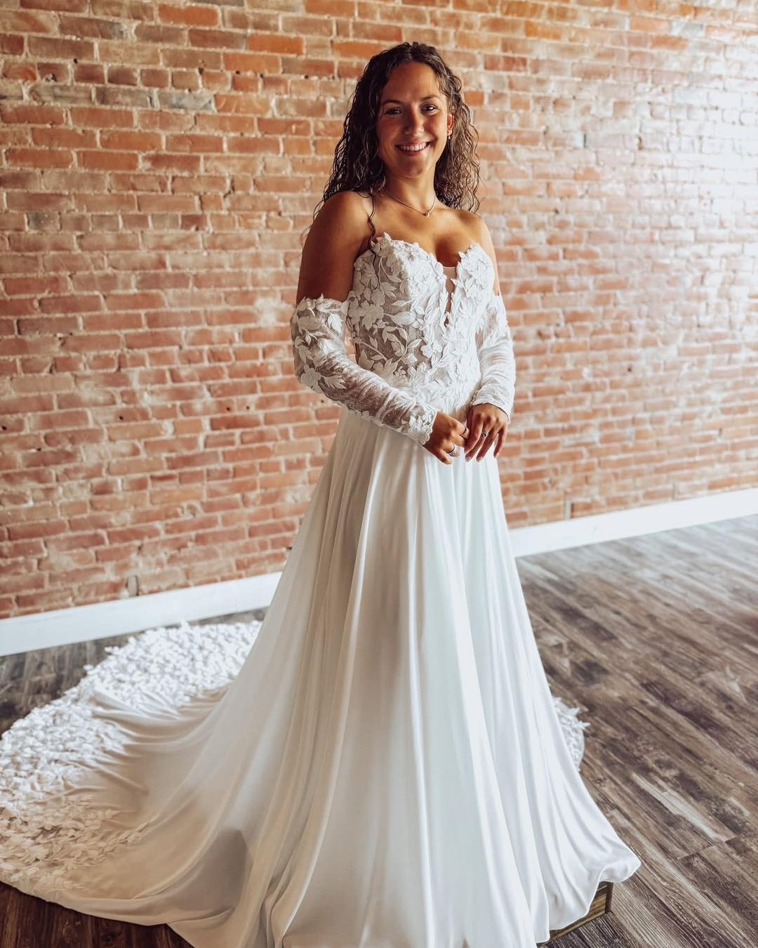 A Line Tulle Appliqued Wedding Dresses Sweetheart Boho Wedding Gowns with Detachable Sleeves HE1127