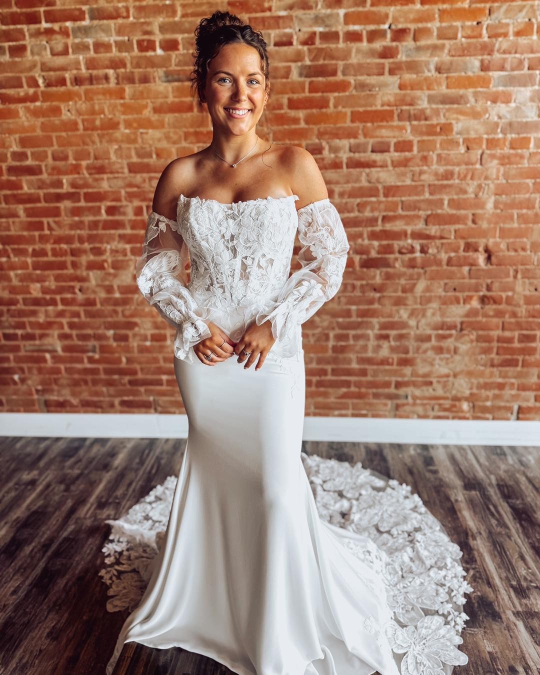 Mermaid Satin Lace Appliqued Beach Wedding Dresses Strapless Corset Bridal Gowns HE1125