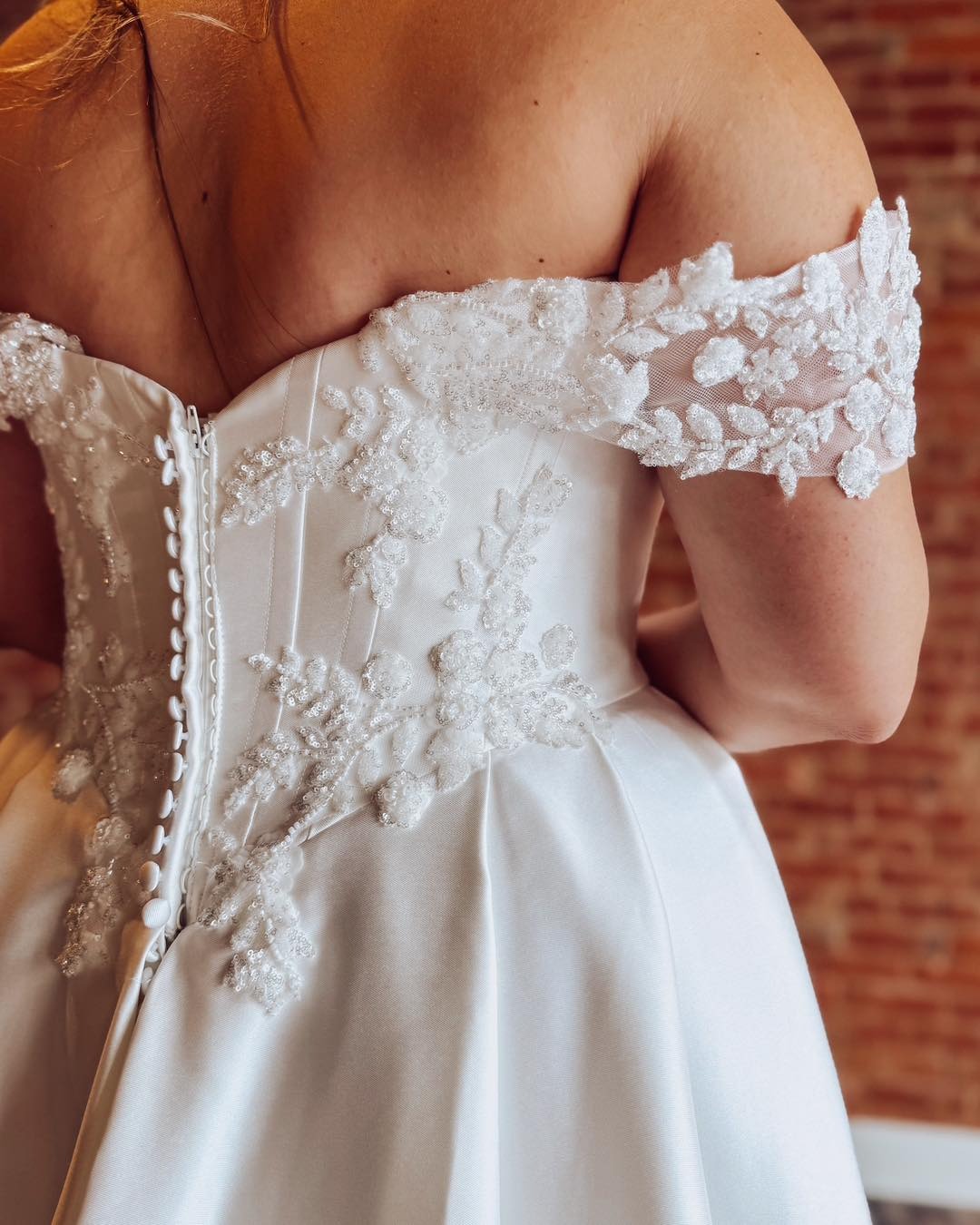 A Line Satin Appliqued Boho Wedding Dresses Off Shoulder Bridal Wedding Gowns HE1129