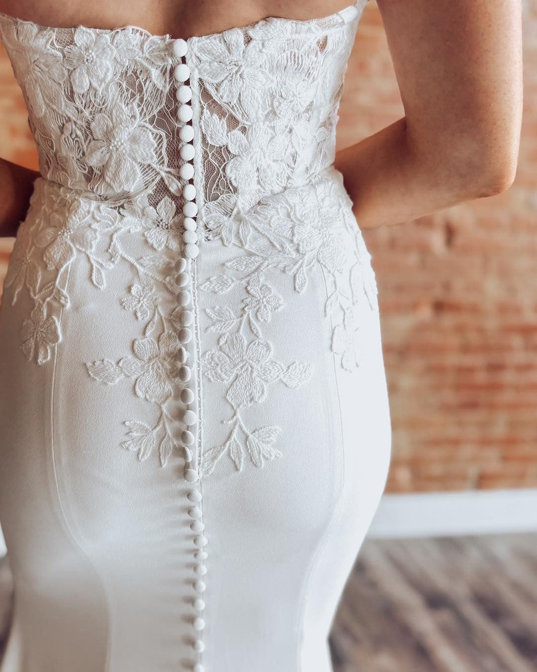 Mermaid Satin Lace Appliqued Beach Wedding Dresses Strapless Corset Bridal Gowns HE1125