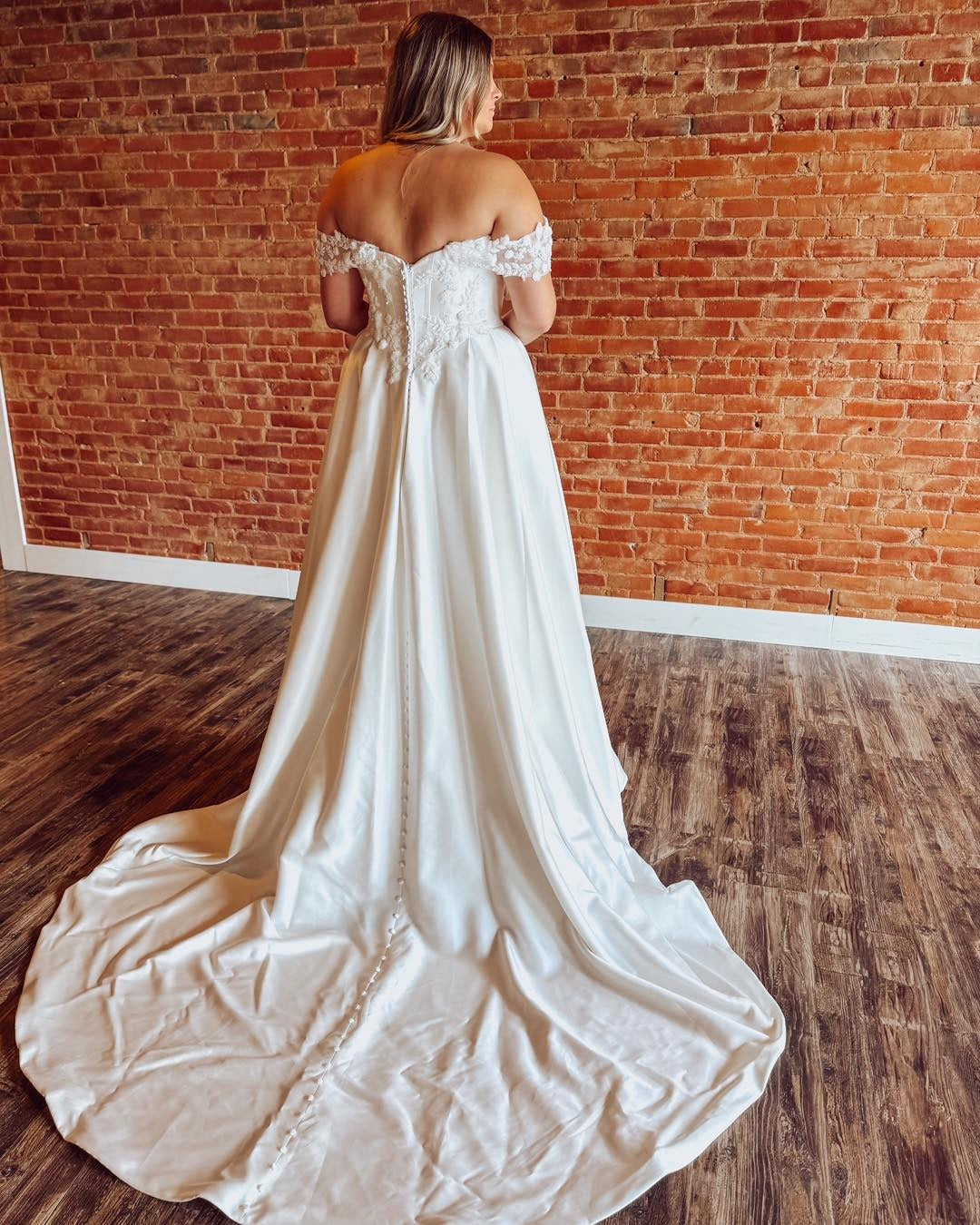 A Line Satin Appliqued Boho Wedding Dresses Off Shoulder Bridal Wedding Gowns HE1129