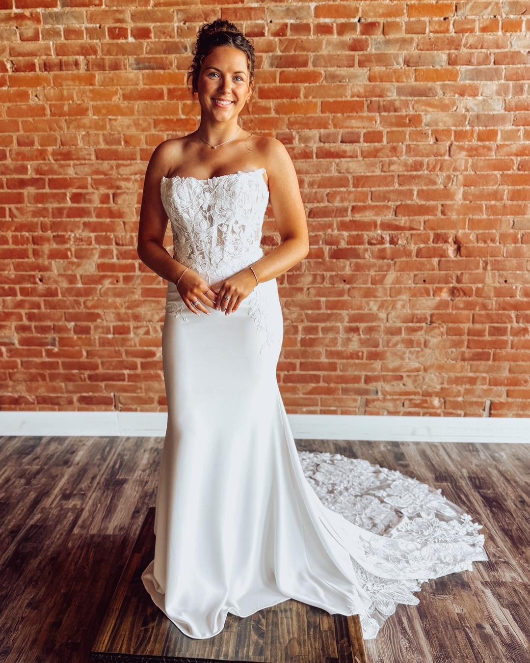 Mermaid Satin Lace Appliqued Beach Wedding Dresses Strapless Corset Bridal Gowns HE1125