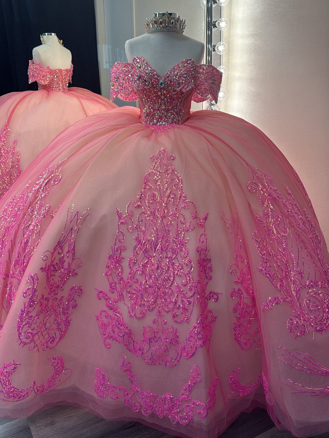 Ball Gown Tulle Lace Appliqued Princess Quinceanera Dresses for Sweet 16 Birthday HE957