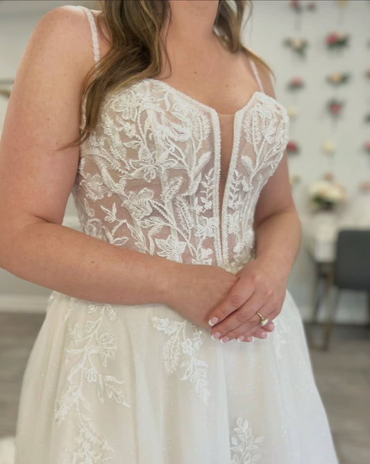 A Line Beach Wedding Dresses Sweetheart Tulle Lace Appliqued Bridal Wedding Gown HE1451