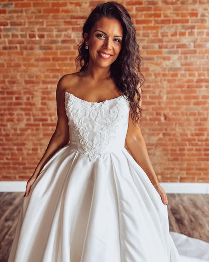 Sweetheart Satin Lace Appliqued Wedding Dresses A Line Strapless Wedding Gowns for Women HE1121