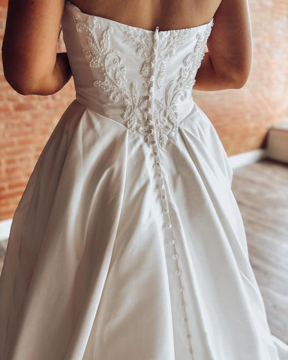 Sweetheart Satin Lace Appliqued Wedding Dresses A Line Strapless Wedding Gowns for Women HE1121