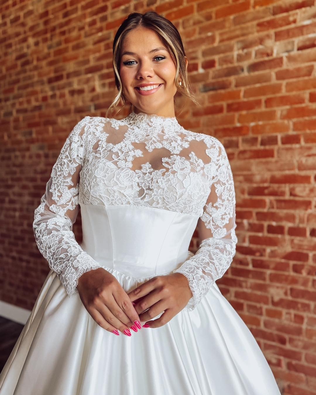 Lace Long Sleeves Satin Wedding Dresses A Line High Neck Bridal Wedding Gowns for Women HE1120