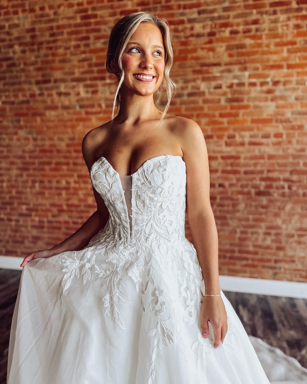 Tulle Appliqued Beach Wedding Dresses A Line Sweetheart Boho Wedding Gowns for Bride HE1126