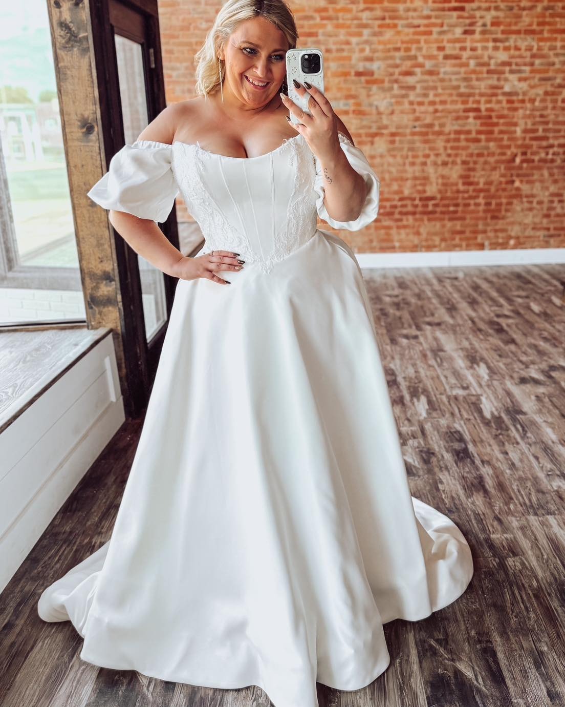 Off Shoulder Satin A Line Wedding Dresses Sweetheart Corset Beach Bridal Wedding Gowns HE1118