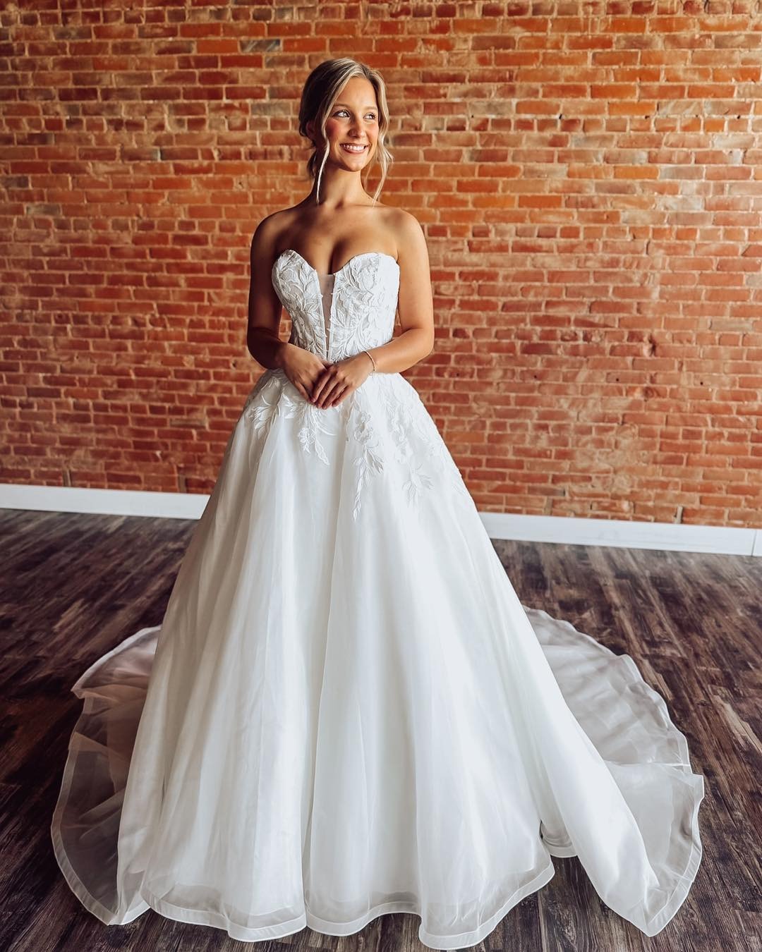 Tulle Appliqued Beach Wedding Dresses A Line Sweetheart Boho Wedding Gowns for Bride HE1126