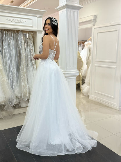A Line V Neck Tulle Appliqued Wedding Dresses Plus Size Bridal Wedding Gowns for Women HE1063