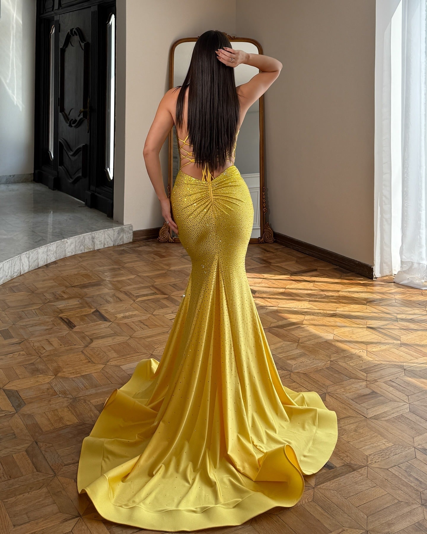 Vestido de noche largo de sirena con un hombro descubierto y lentejuelas brillantes, HE370