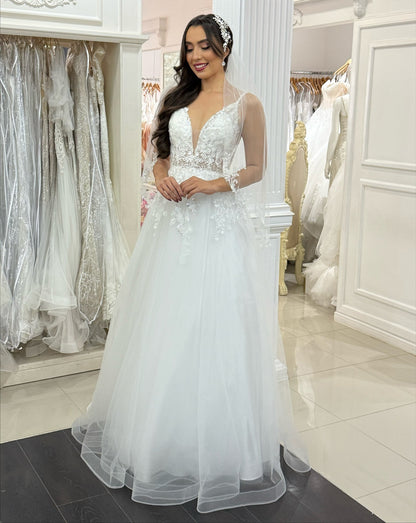 Women's A Line V Neck Wedding Dresses Plus Size Beach Tulle Appliqued Wedding Gowns HE1057