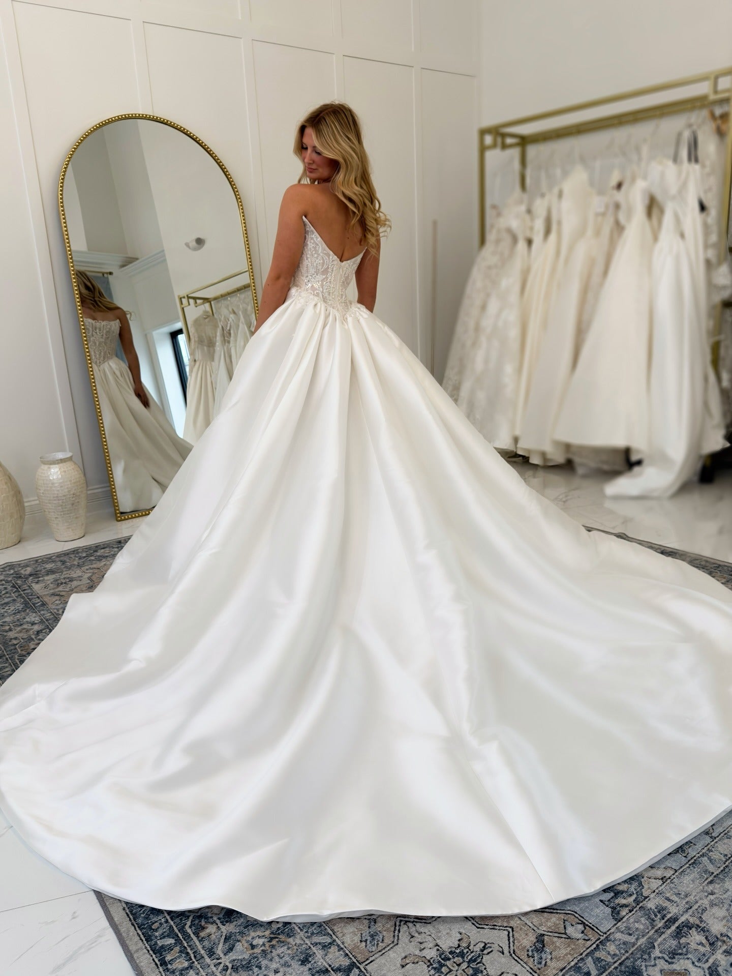 Strapless A Line Satin Wedding Dresses Sweetheart Corset Lace Bridal Wedding Gowns HE1102