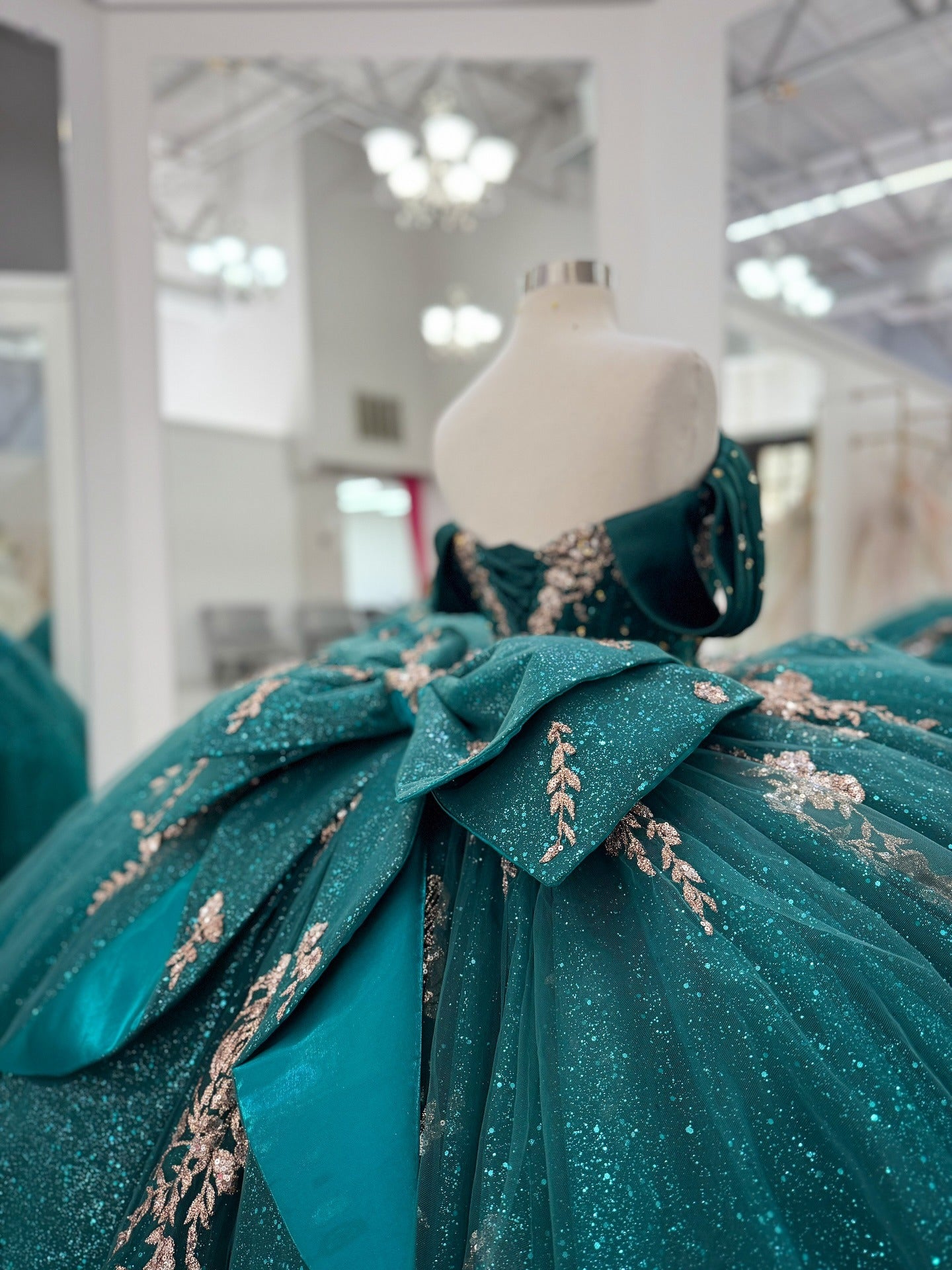 Gorgeous Glittery Tulle Appliqued Quinceanera Dresses Off Shoulder Sweet 16 Party Gowns HE1074