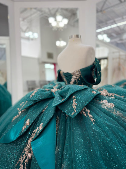 Gorgeous Glittery Tulle Appliqued Quinceanera Dresses Off Shoulder Sweet 16 Party Gowns HE1074