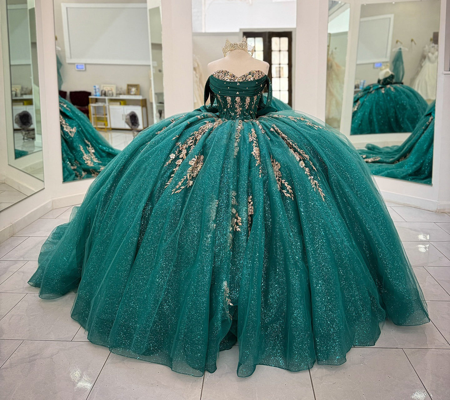 Gorgeous Glittery Tulle Appliqued Quinceanera Dresses Off Shoulder Sweet 16 Party Gowns HE1074