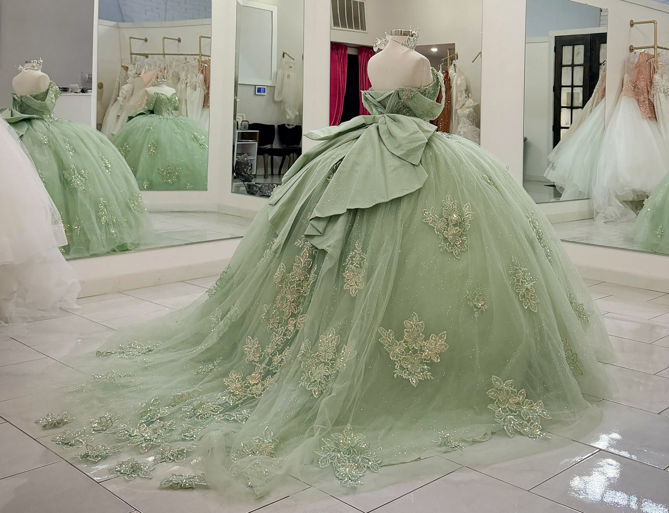 Gorgeous Ball Gown Green Quinceanera Dresses Sweet 16 Tulle Appliqued Birthday Party Gowns HE1070