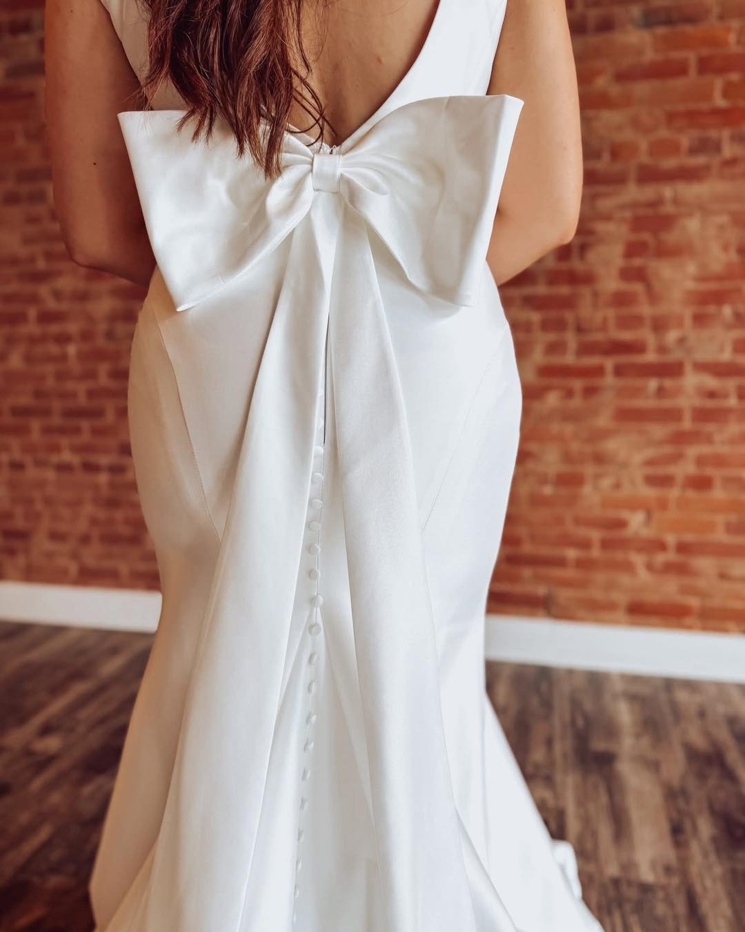 Mermaid V Neck Satin Wedding Dresses Boho Backless Wedding Gowns with Bowknot HE1116