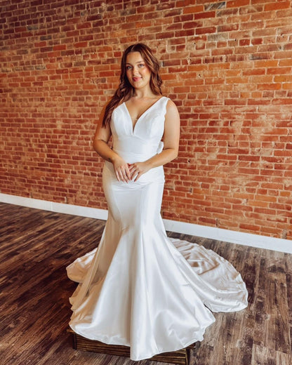 Mermaid V Neck Satin Wedding Dresses Boho Backless Wedding Gowns with Bowknot HE1116