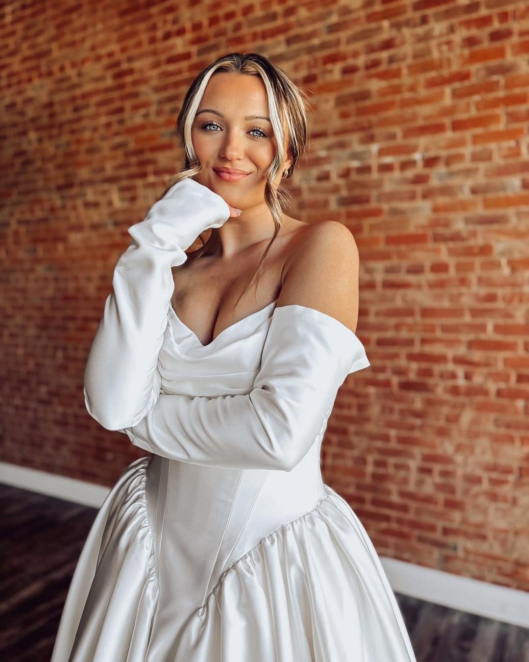 Women's A Line Satin Corset Wedding Dresses Strapless Wedding Gowns with Long Sleeves HE1105