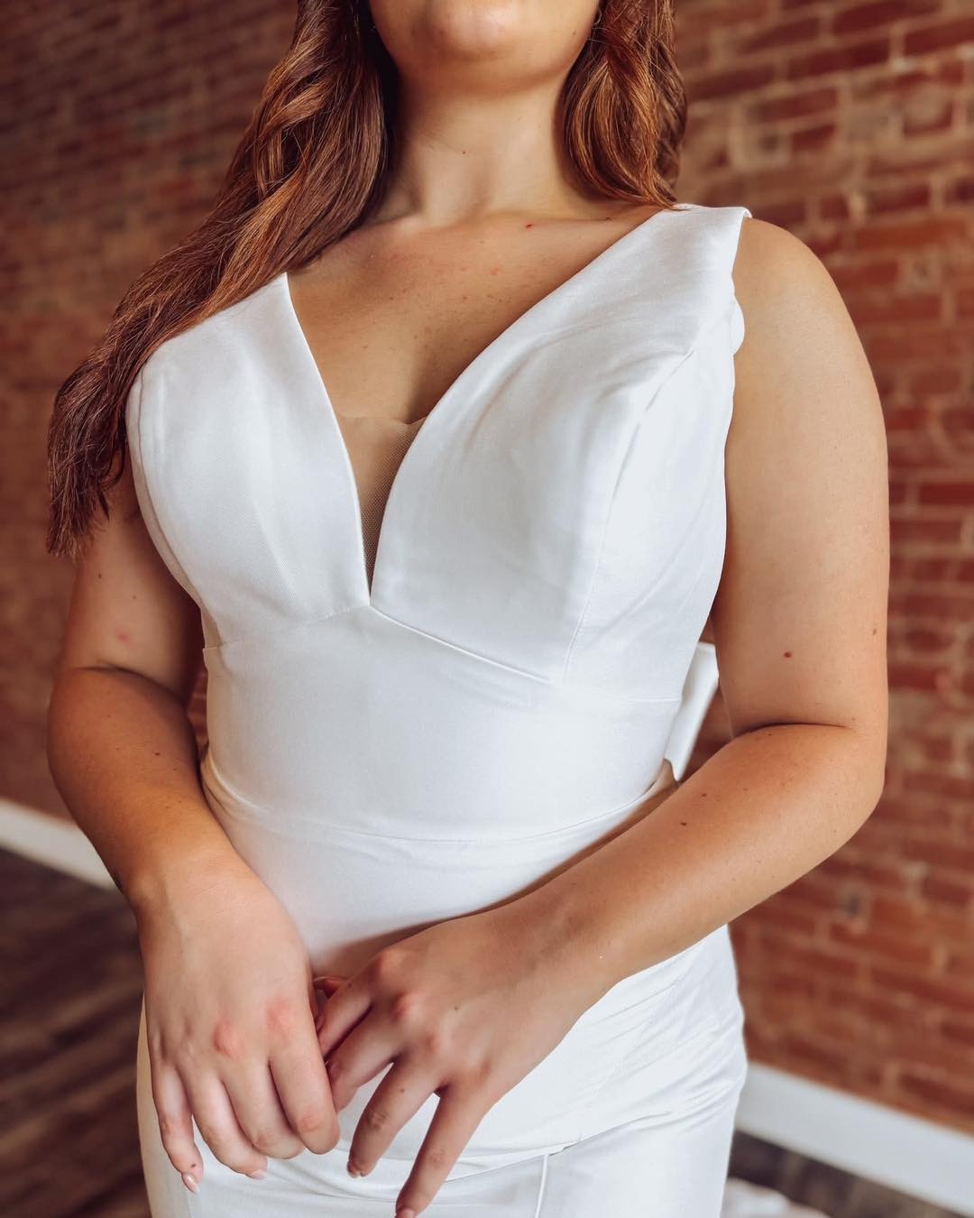 Mermaid V Neck Satin Wedding Dresses Boho Backless Wedding Gowns with Bowknot HE1116