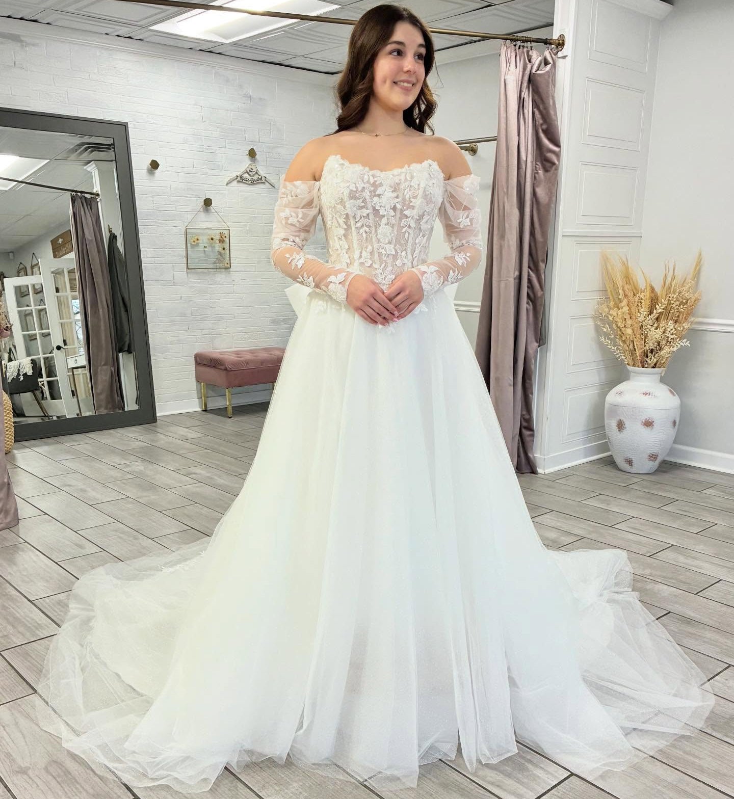 A Line Boho Wedding Dresses Tulle Lace Appliqued Long Sleeves Bridal Wedding Gown HE1437
