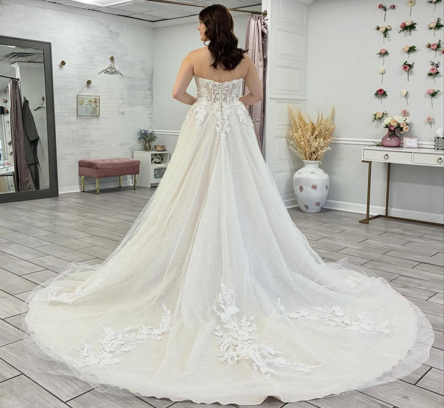 A Line Boho Wedding Dresses Strapless Tulle Lace Beach Bridal Wedding Gowns HE1448