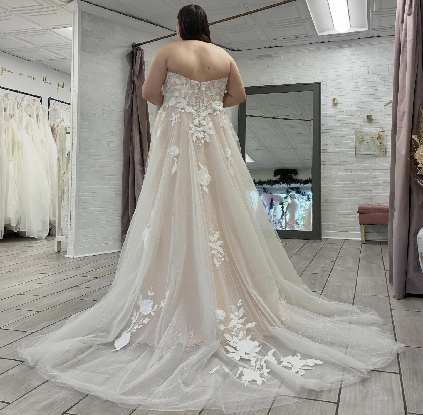 Plus Size Tulle Lace Appliqued Boho Wedding Dresses for Bride A Line Wedding Gowns HE1447