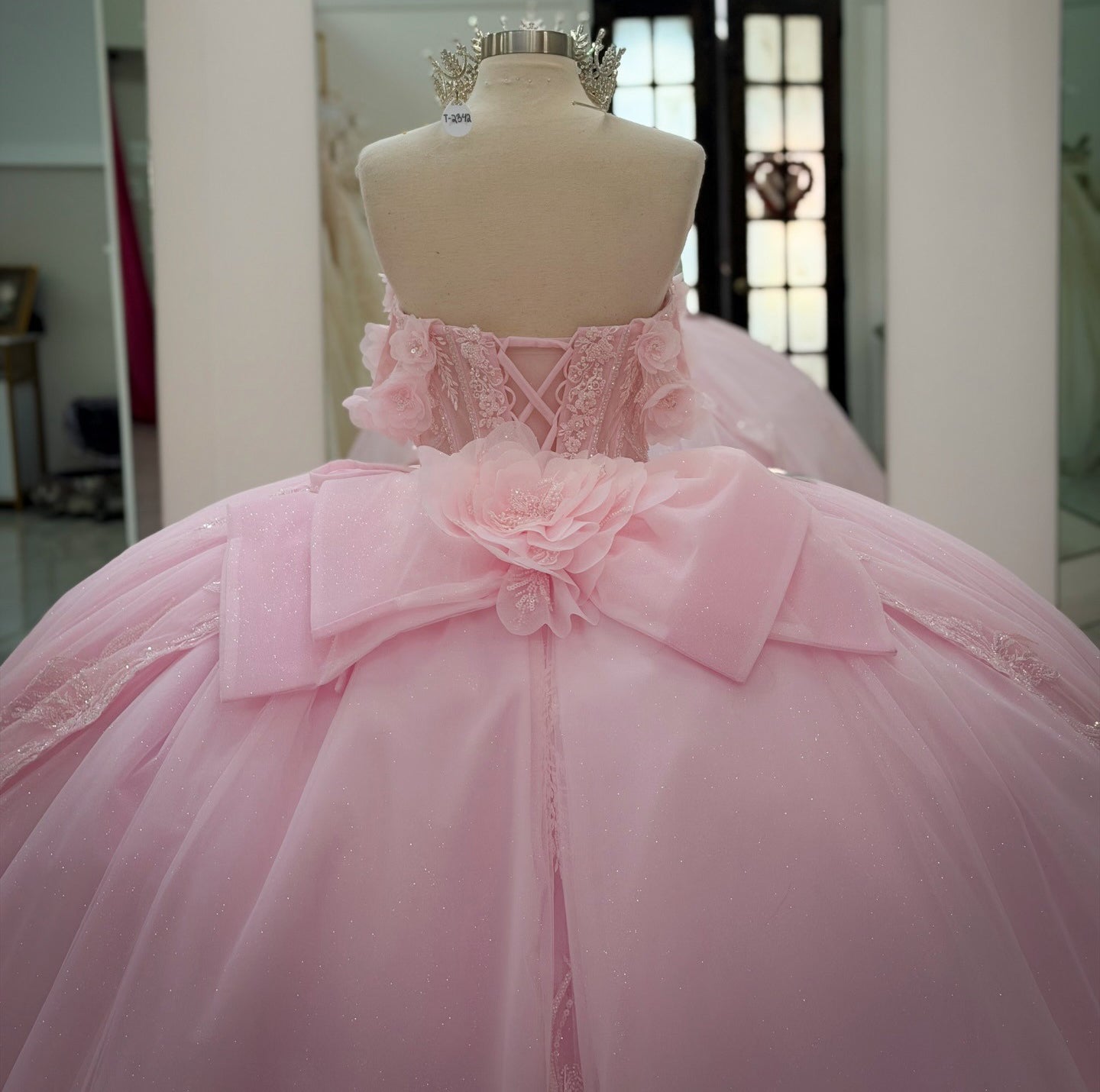 Princess Off Shoulder Pink Quinceanera Dresses Tulle Appliqued Birthday Gowns for Sweet 16 HE1361