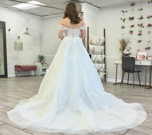 Women's Lace Off Shoulder Boho Wedding Dresses A Line Tulle Wedding Gowns HE1432
