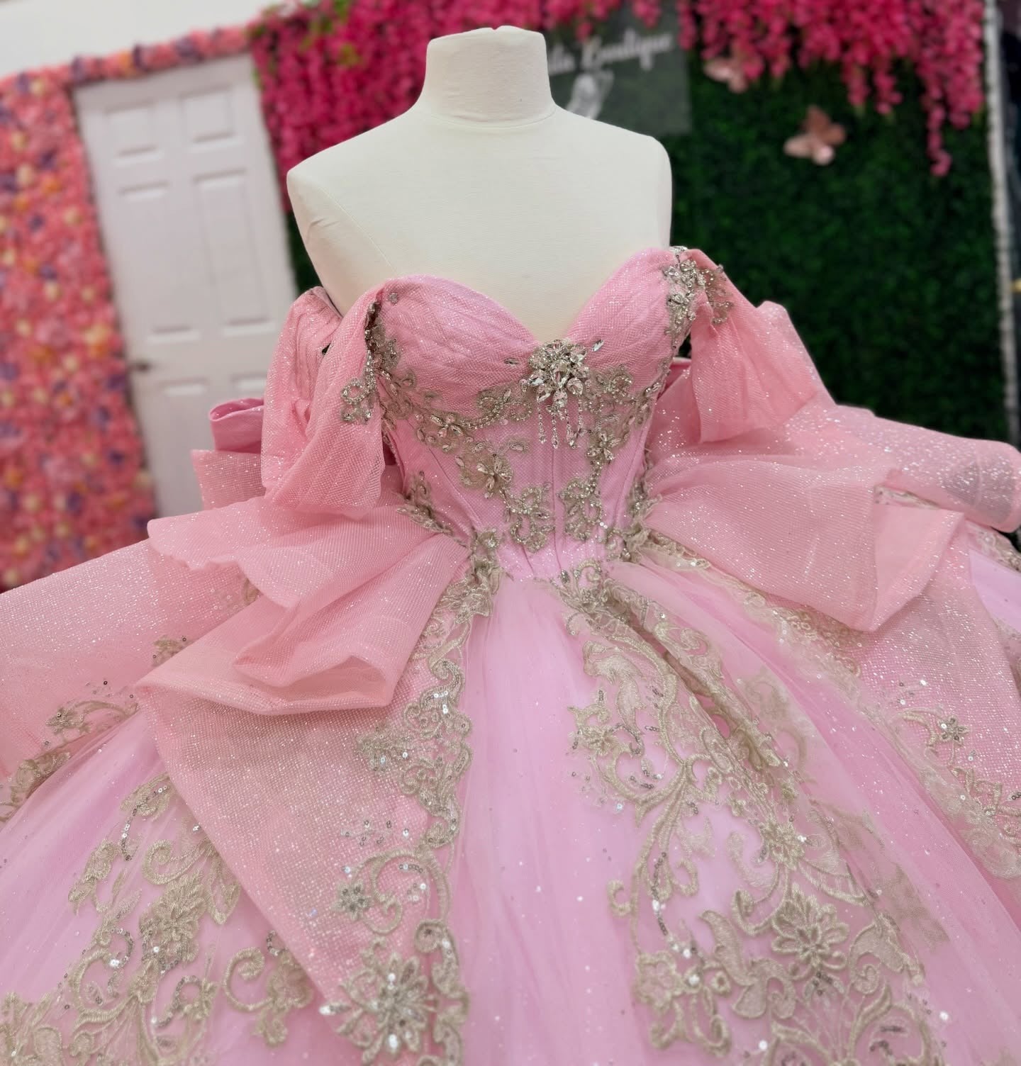 Tulle Lace Appliqued Sweet 15 Quinceanera Dresses Off Shoulder Pink Party Gowns HE1410