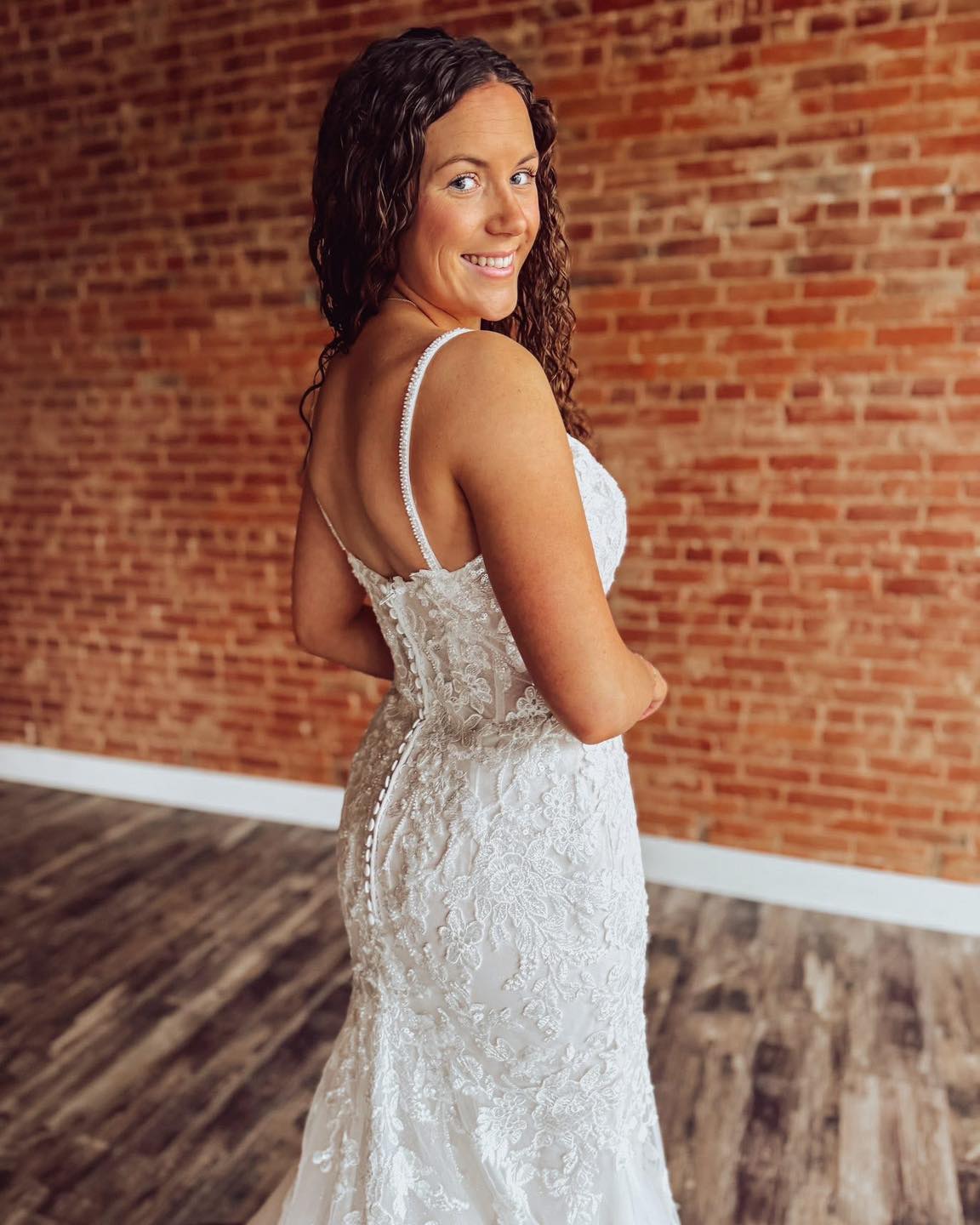 Boho Mermaid Lace Appliqued Wedding Dresses Tulle Bridal Gowns for Women HE1567