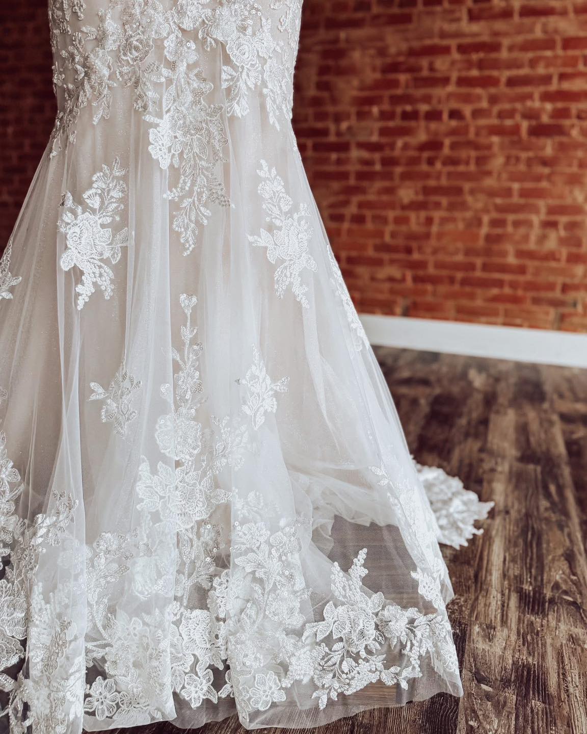 Boho Mermaid Lace Appliqued Wedding Dresses Tulle Bridal Gowns for Women HE1567