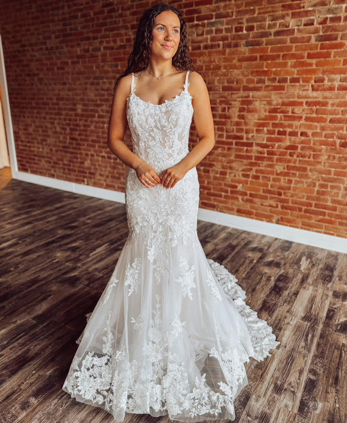 Boho Mermaid Lace Appliqued Wedding Dresses Tulle Bridal Gowns for Women HE1567