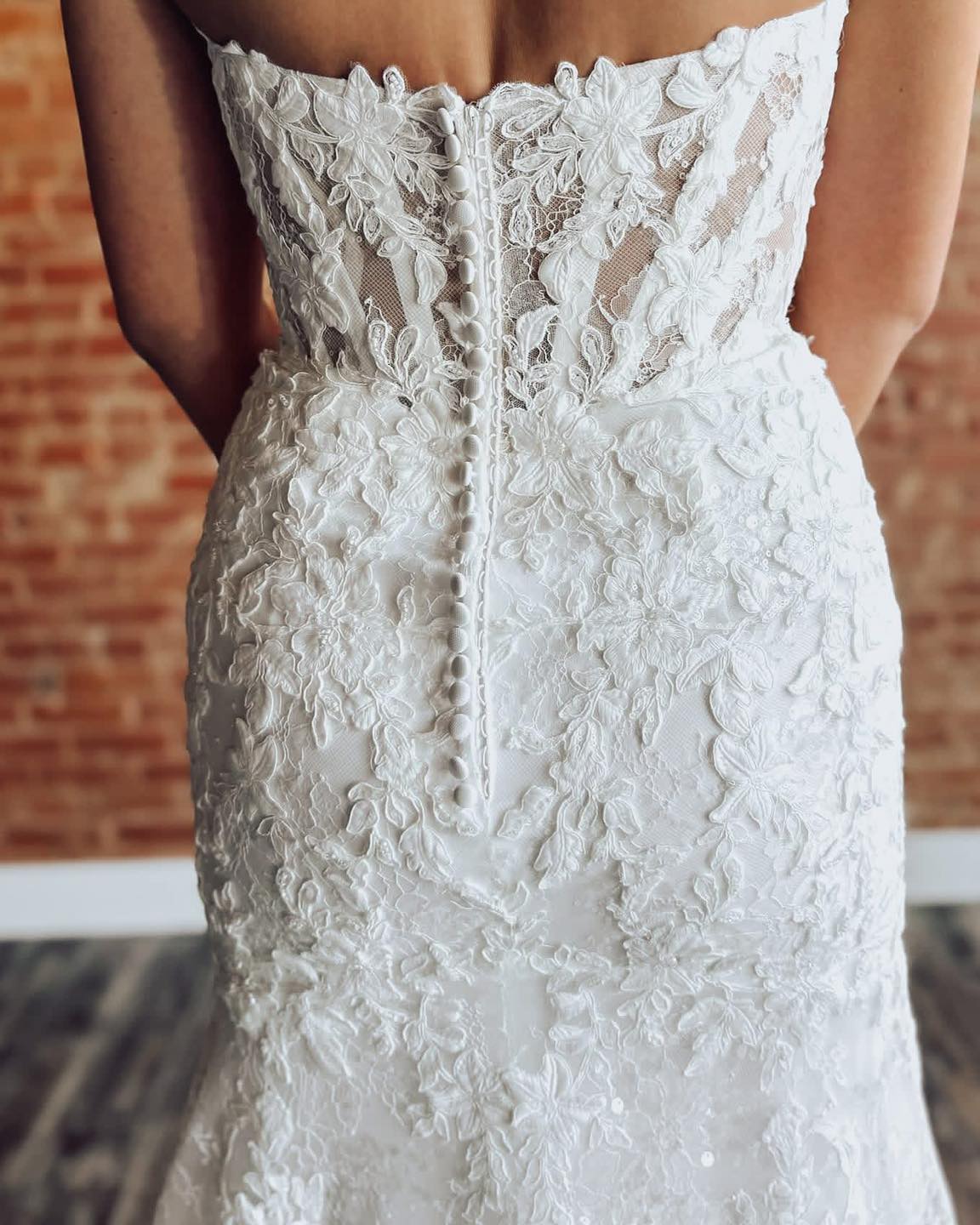 Strapless Mermaid Tulle Lace Appliqued Beach Wedding Dresses for Women HE1566