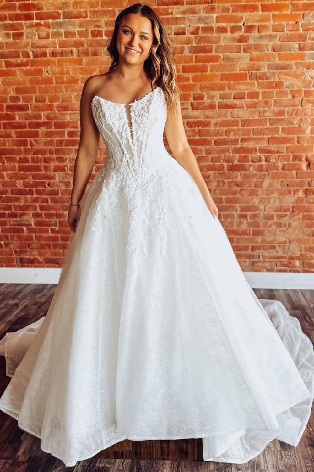 A Line Strapless Beach Lace Appliqued Wedding Dresses Plus Size Bridal Gown HE1563