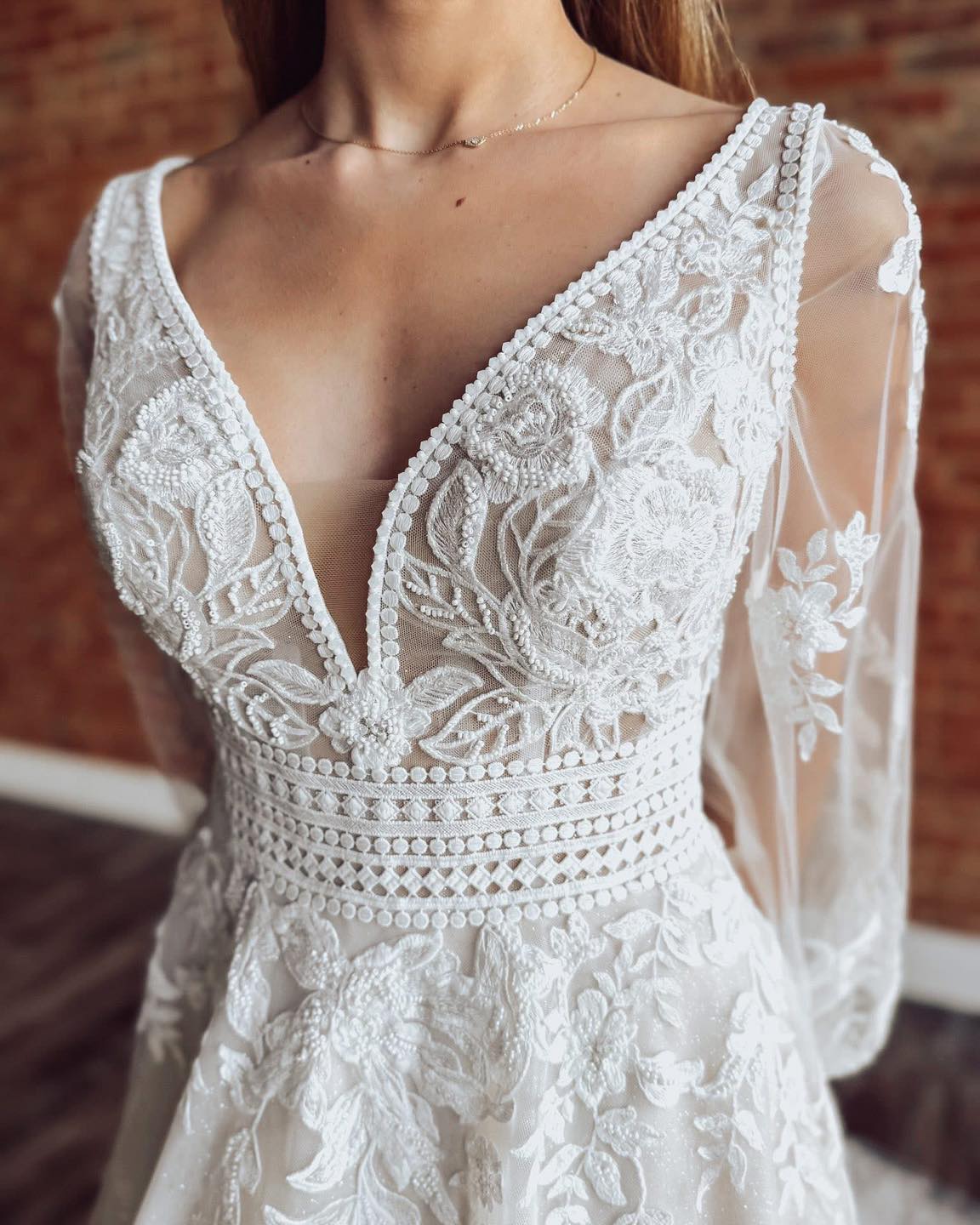 Detachable Long Sleeves Tulle Lace Appliqued Beach A Line Wedding Dress for Bride HE1562