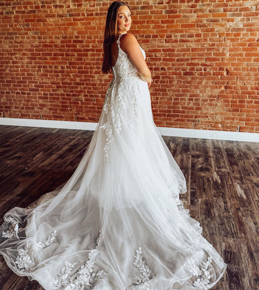 Plus Size A Line Lace Appliqued Tulle V Neck Boho Wedding Dress for Bride HE1570