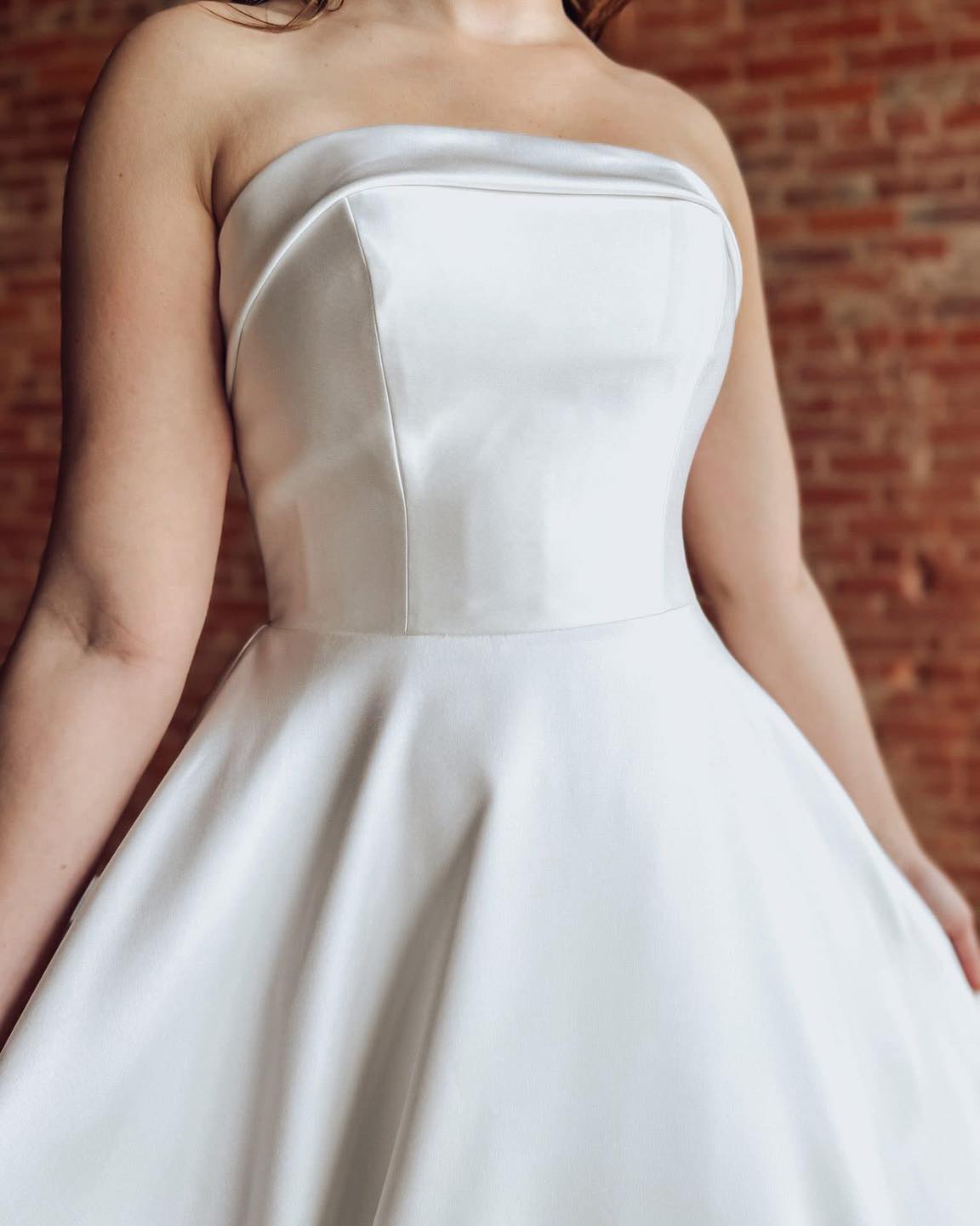 A Line Sweetheart Satin Wedding Dresses Plus Size Strapless Wedding Gowns HE1565