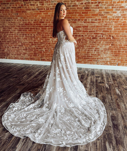 Sweetheart A Line Lace Appliqued Beach Wedding Dresses Strapless Boho Bride Gown HE1572
