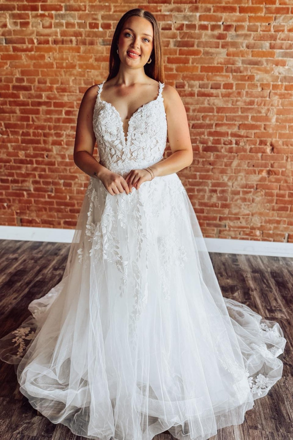 Plus Size A Line Lace Appliqued Tulle V Neck Boho Wedding Dress for Bride HE1570