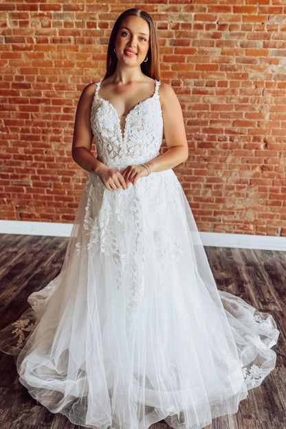 Plus Size A Line Lace Appliqued Tulle V Neck Boho Wedding Dress for Bride HE1570