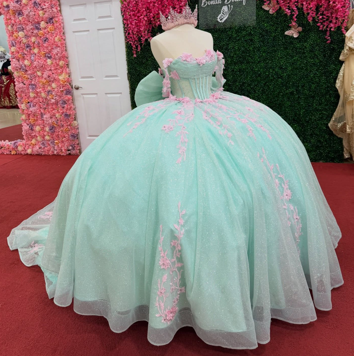 Ball Gown Lace Appliqued Princess Tulle Quinceanera Dresses for Sweet 15 HE1552