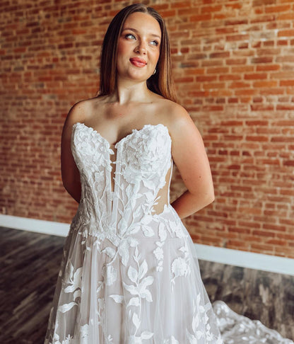 Sweetheart A Line Lace Appliqued Beach Wedding Dresses Strapless Boho Bride Gown HE1572