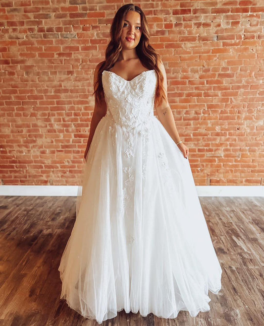 A Line Plus Size Tulle Lace Boho Wedding Dresses Strapless Bridal Wedding Gown HE1569